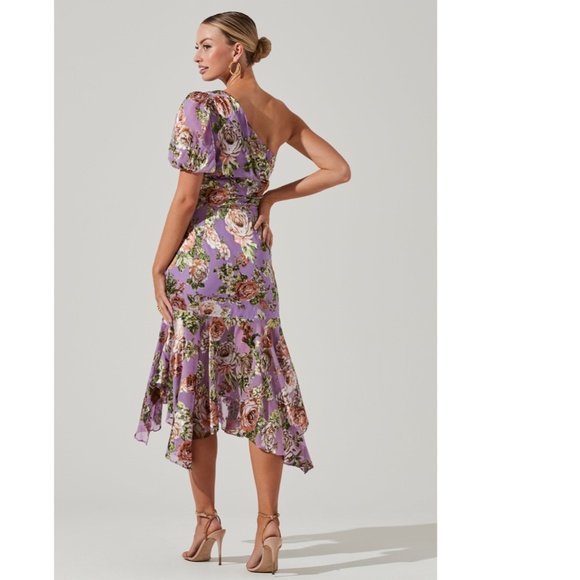 Astr Asymmetrical Floral Dress in Purple and Pink - Picture 10 of 14